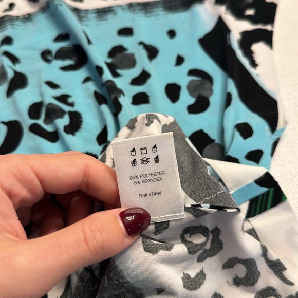 Norma Kamali Drop Shoulder Top Leopard - Picture 5 of 5